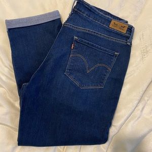 Levi’s Mid Rise Skinny Crop Jean Size 16